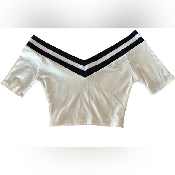 5/25$ ✨ Fashion Nova Crop Top - Picture 3 of 5